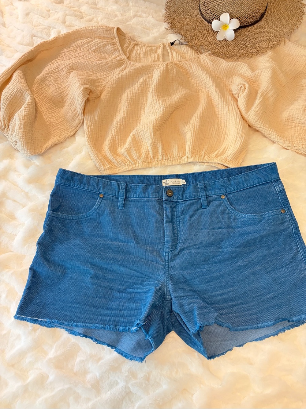 Carve Designs Oahu Corduroy 4 inch inseam ocean blue size 16